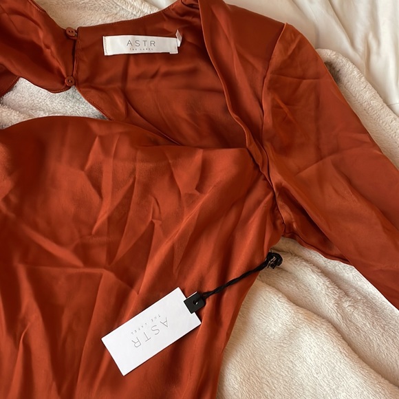 Satin midi dress. ASTR the label - Picture 4 of 4